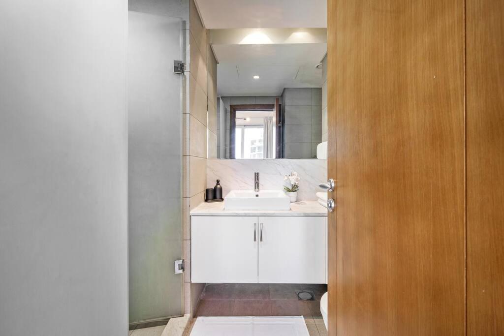 Luxury 2br And Maid With Stunning Marina View Dubai