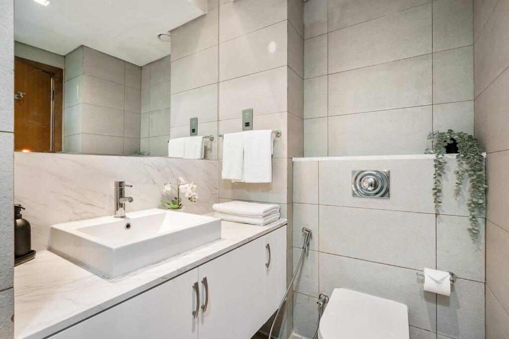 Apartment Luxury 2br And Maid With Stunning Marina View