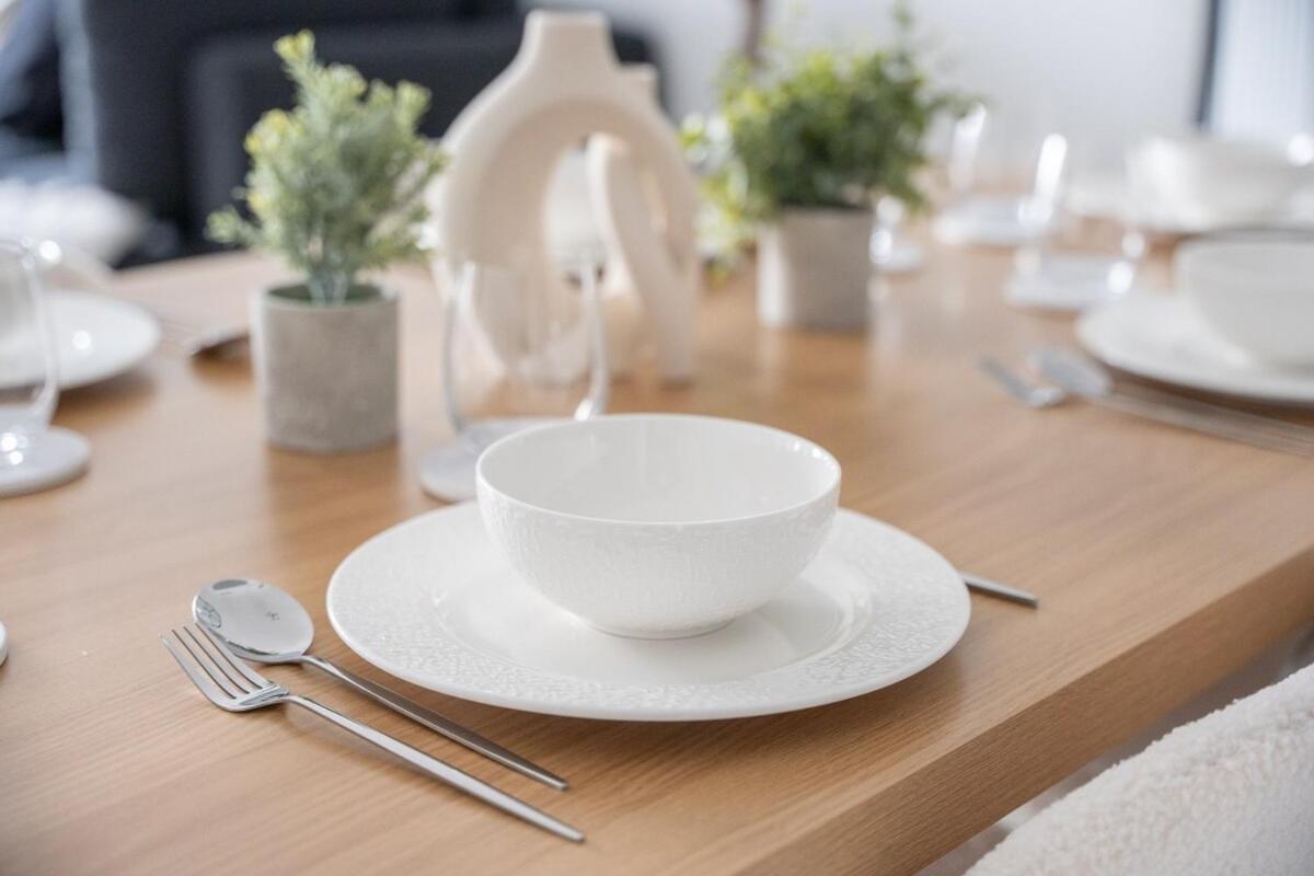 Apartment Elegant 2-bedroom With Modern Kitchenette In Jvc *