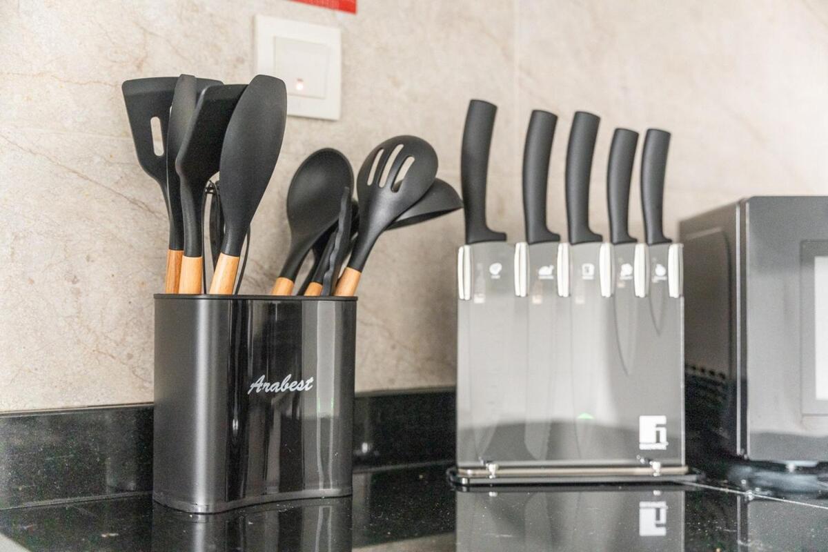 Apartment Elegant 2-bedroom With Modern Kitchenette In Jvc *