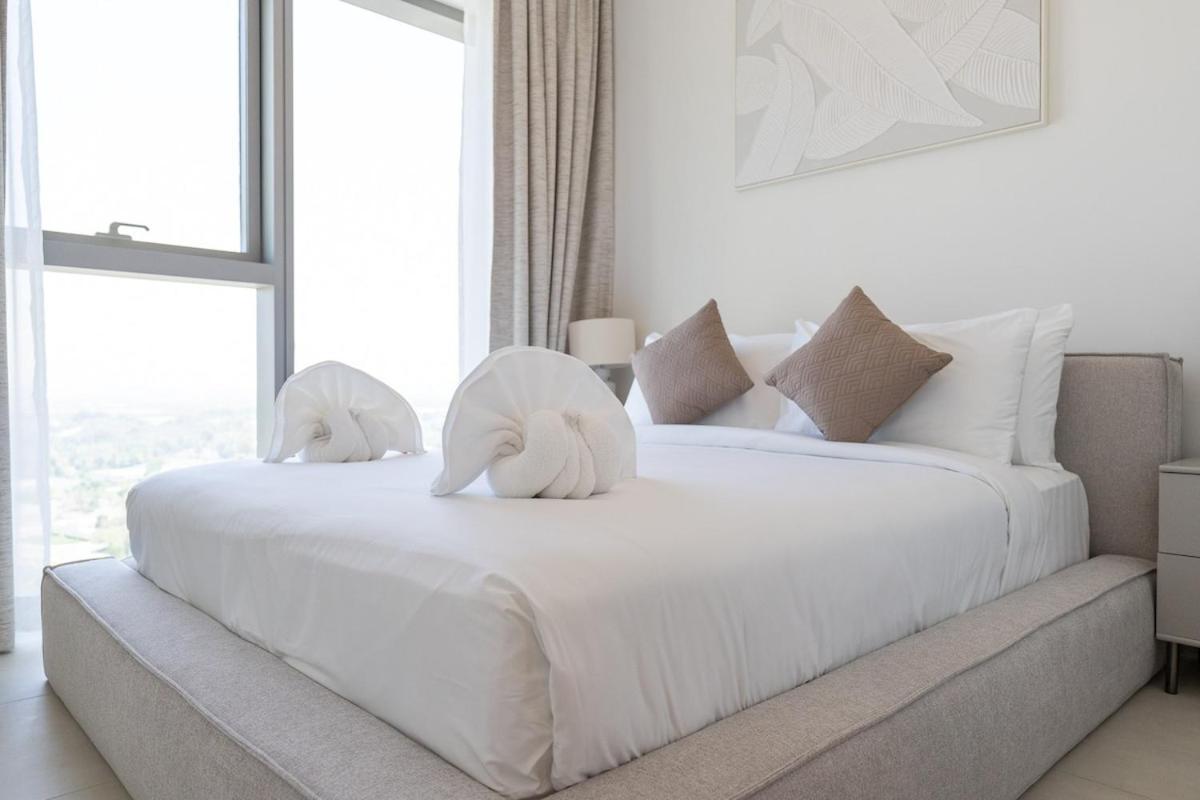 Elegant 2-bedroom With Comfy Living Area In Downtown Dubai