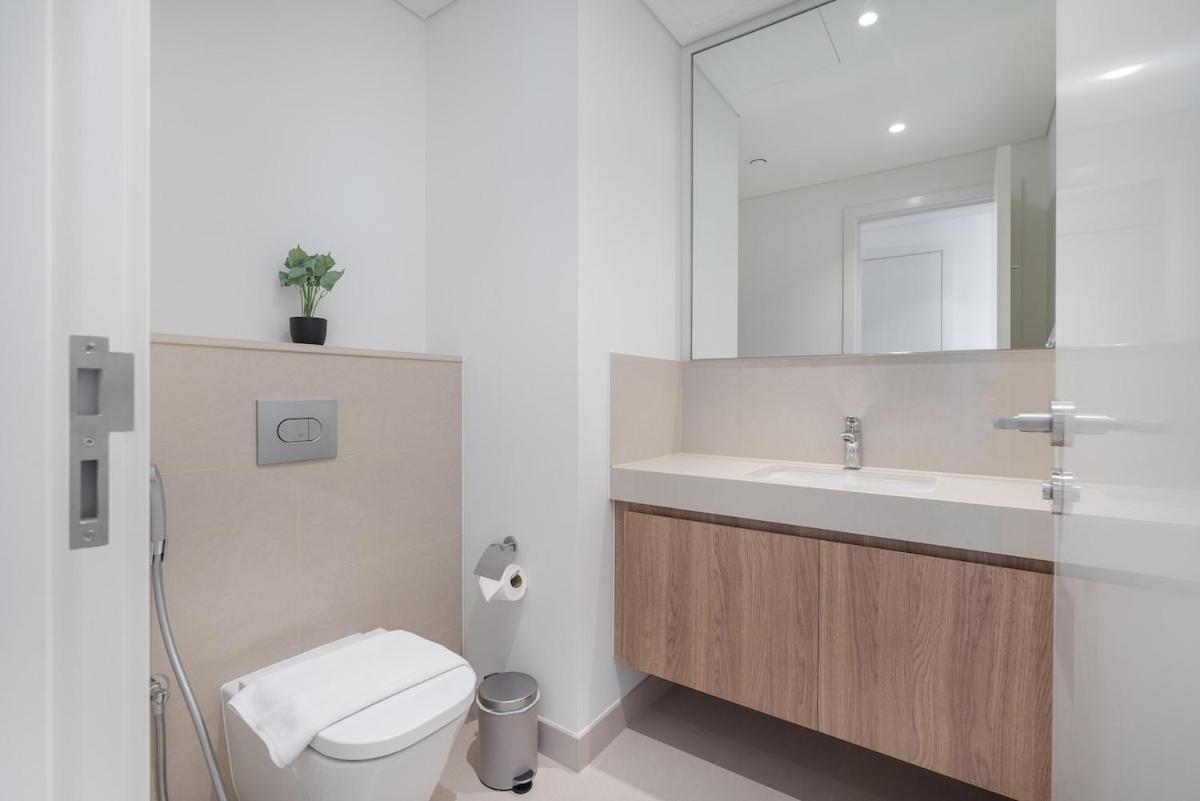 Apartment Elegant 2-bedroom With Comfy Living Area In Downtown *