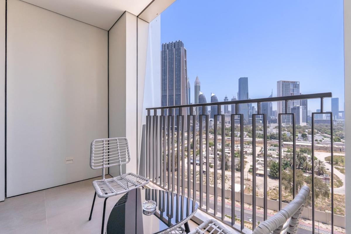 Elegant 2-bedroom With Comfy Living Area In Downtown Apartment *