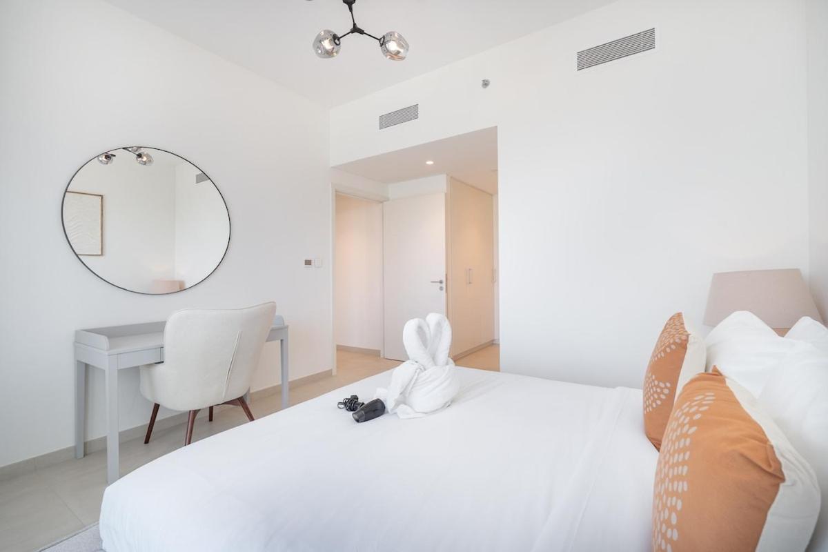 Apartment Elegant 2-bedroom With Comfy Living Area In Downtown *