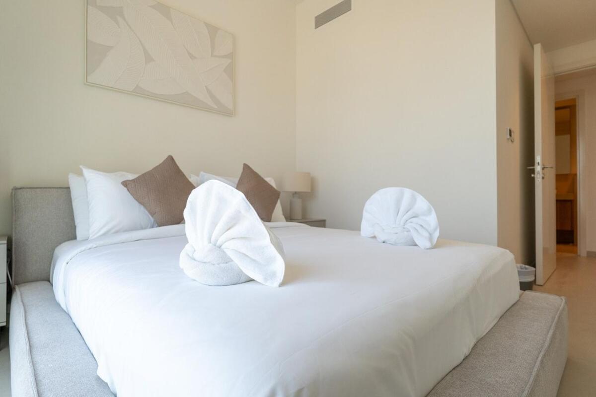 Apartment Elegant 2-bedroom With Comfy Living Area In Downtown Dubai