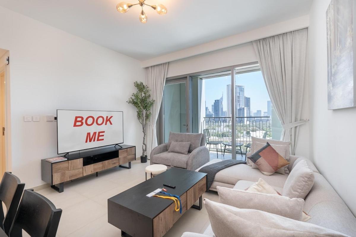 Apartment Elegant 2-bedroom With Comfy Living Area In Downtown Dubai