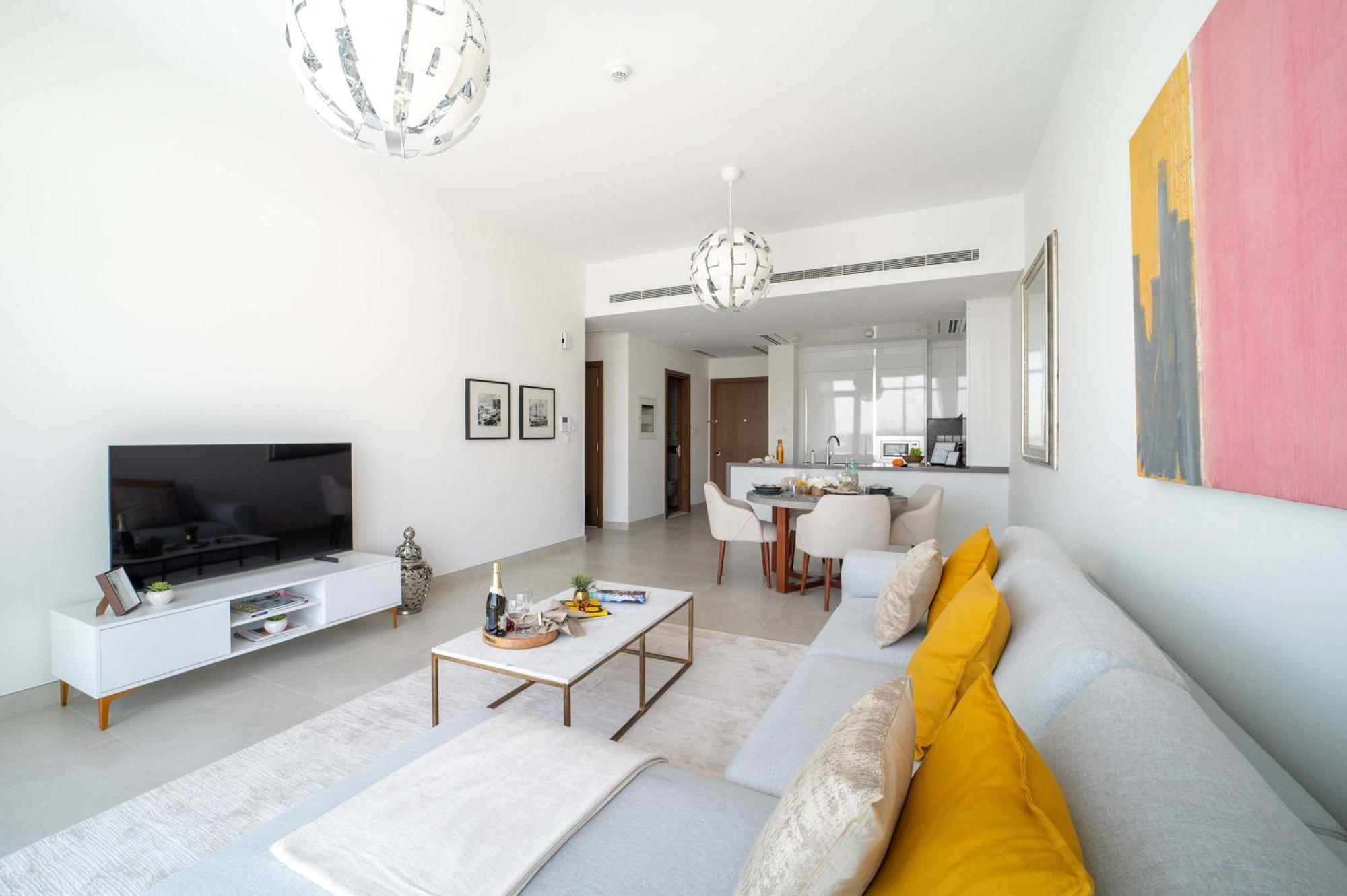 Frank Porter - Canal Front 2 Apartment Dubai