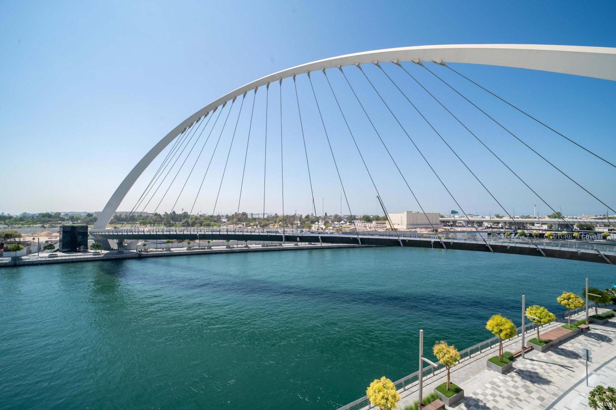 Frank Porter - Canal Front 2 Dubai