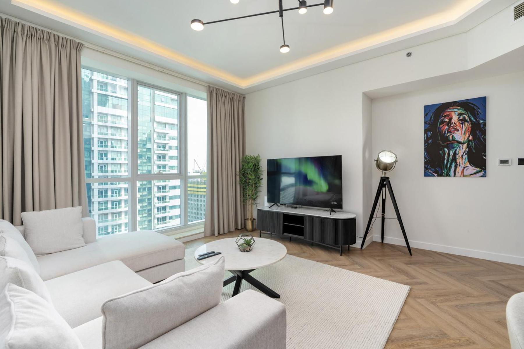 Spacious Upgraded-classy - High Floor Apartment *