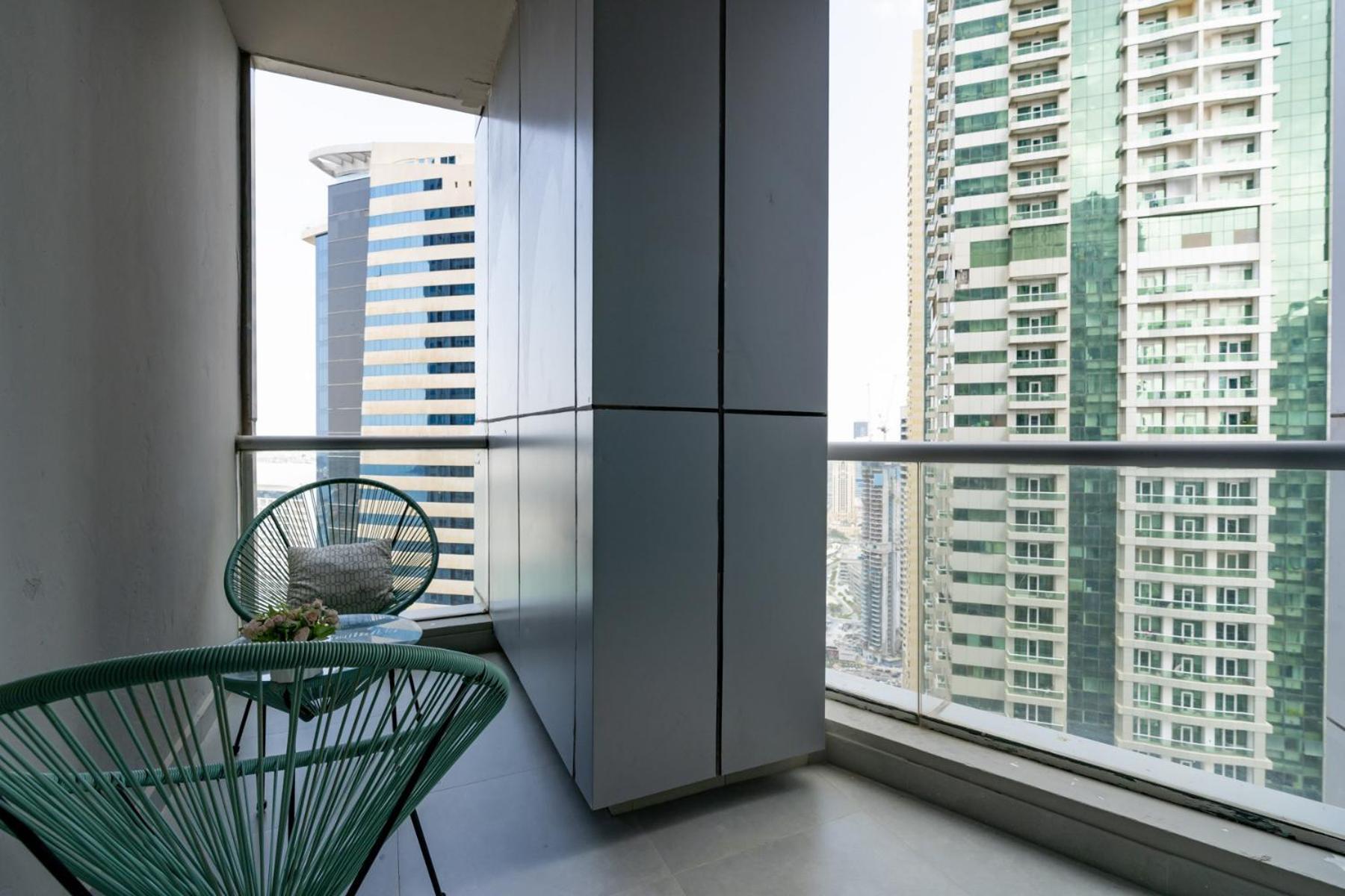 Spacious Upgraded-classy - High Floor