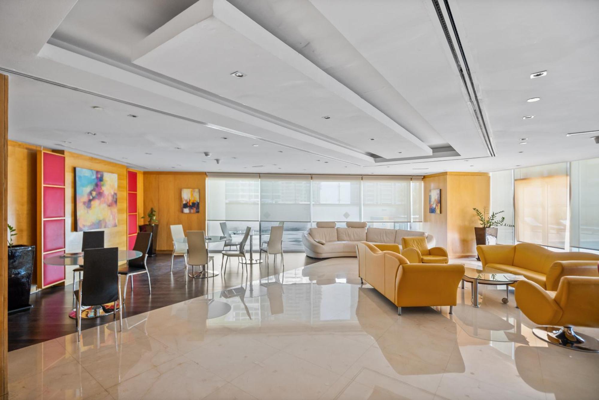 Upscale In Jlt Near Metro Apartment
