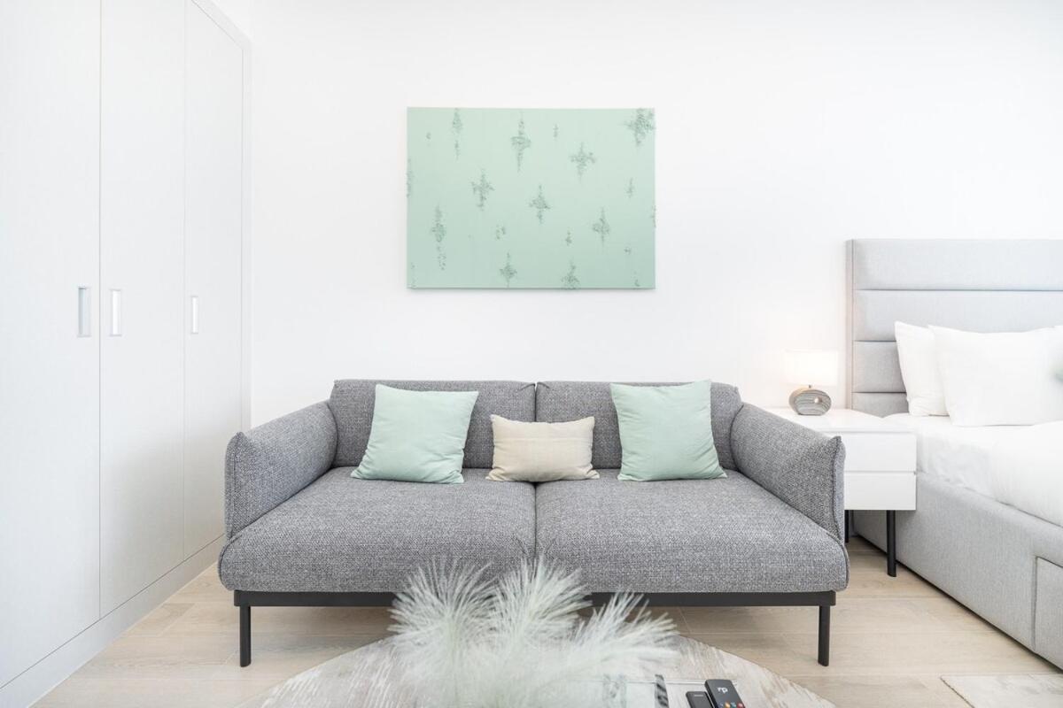 Calm And Comfy At Bloom Heights A In Jvc!