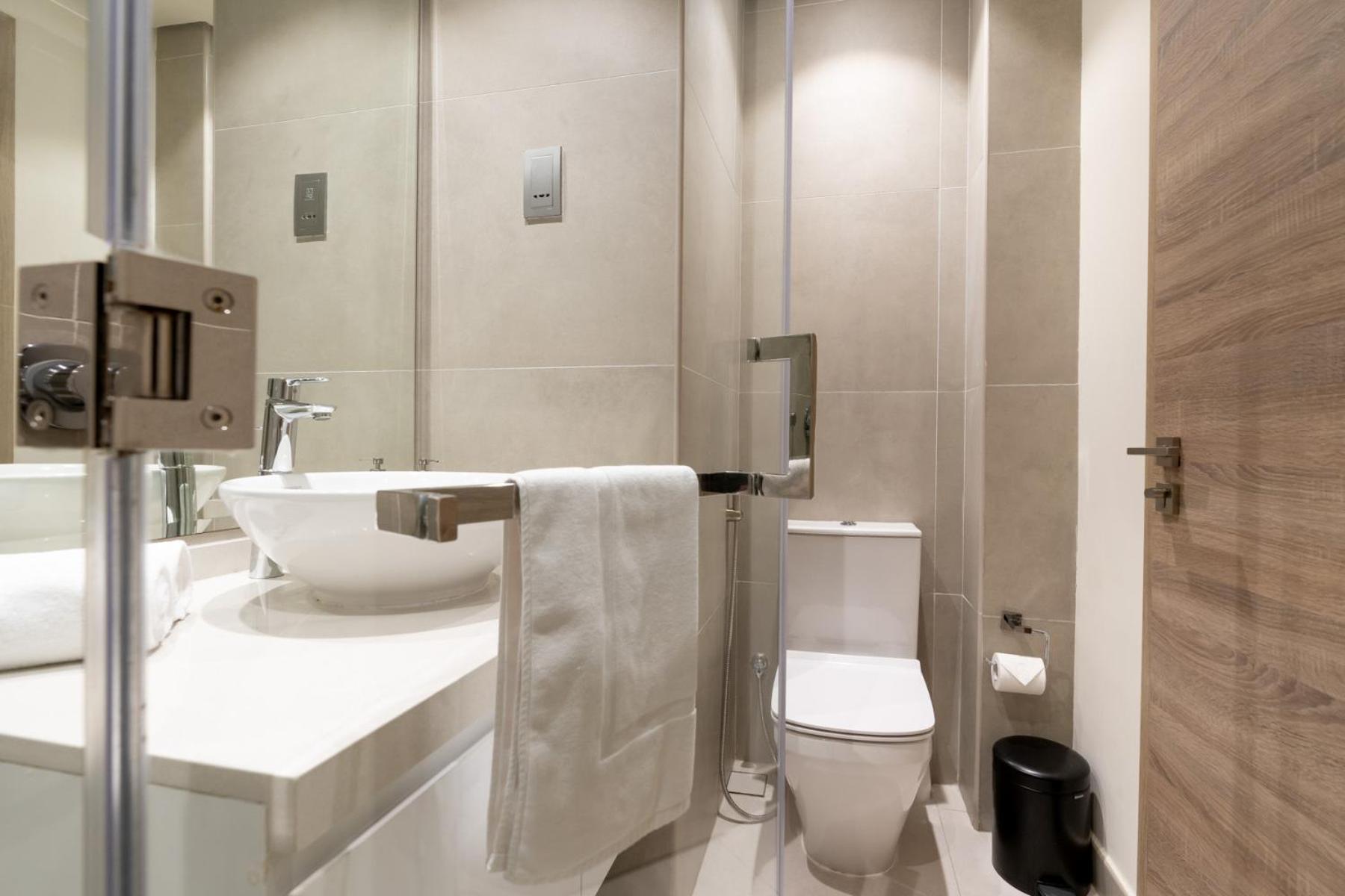 Beautiful Stylish With Marina Views Apartment *