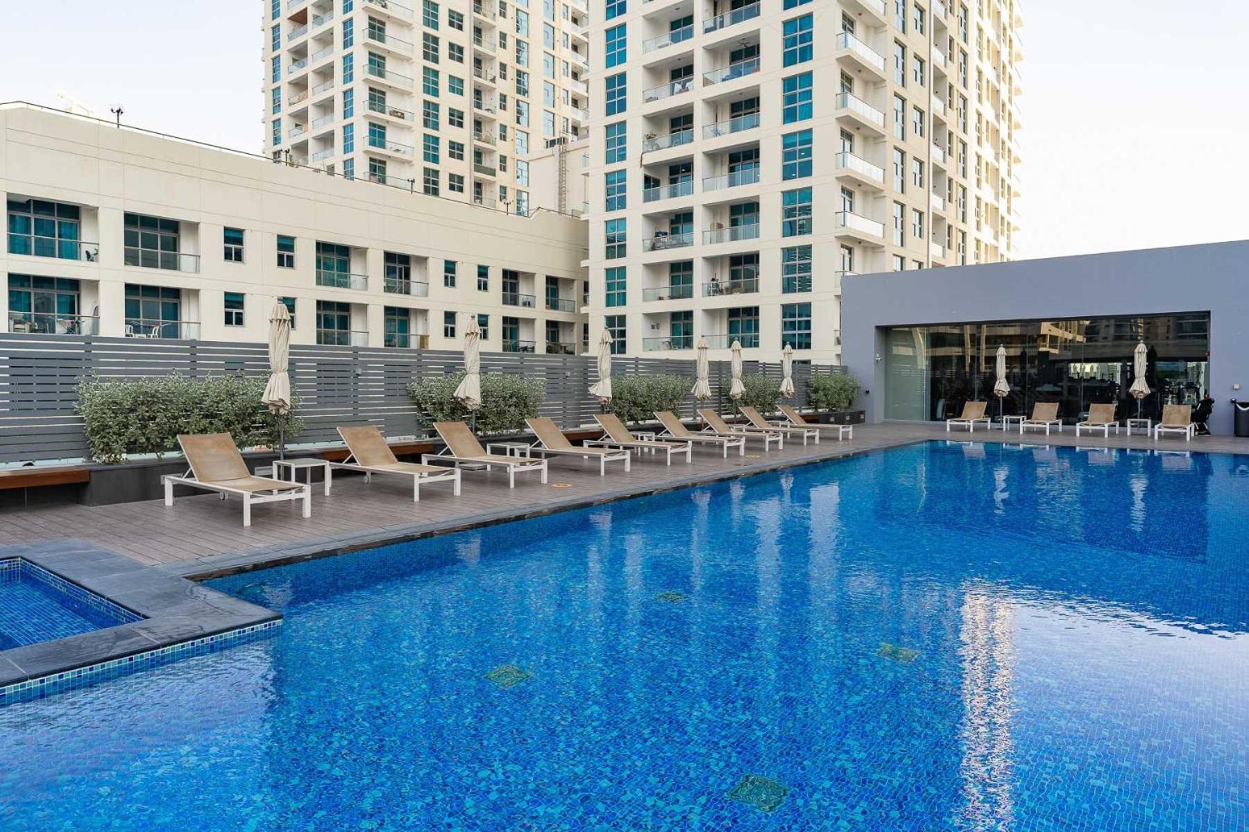 Beautiful Stylish With Marina Views Apartment