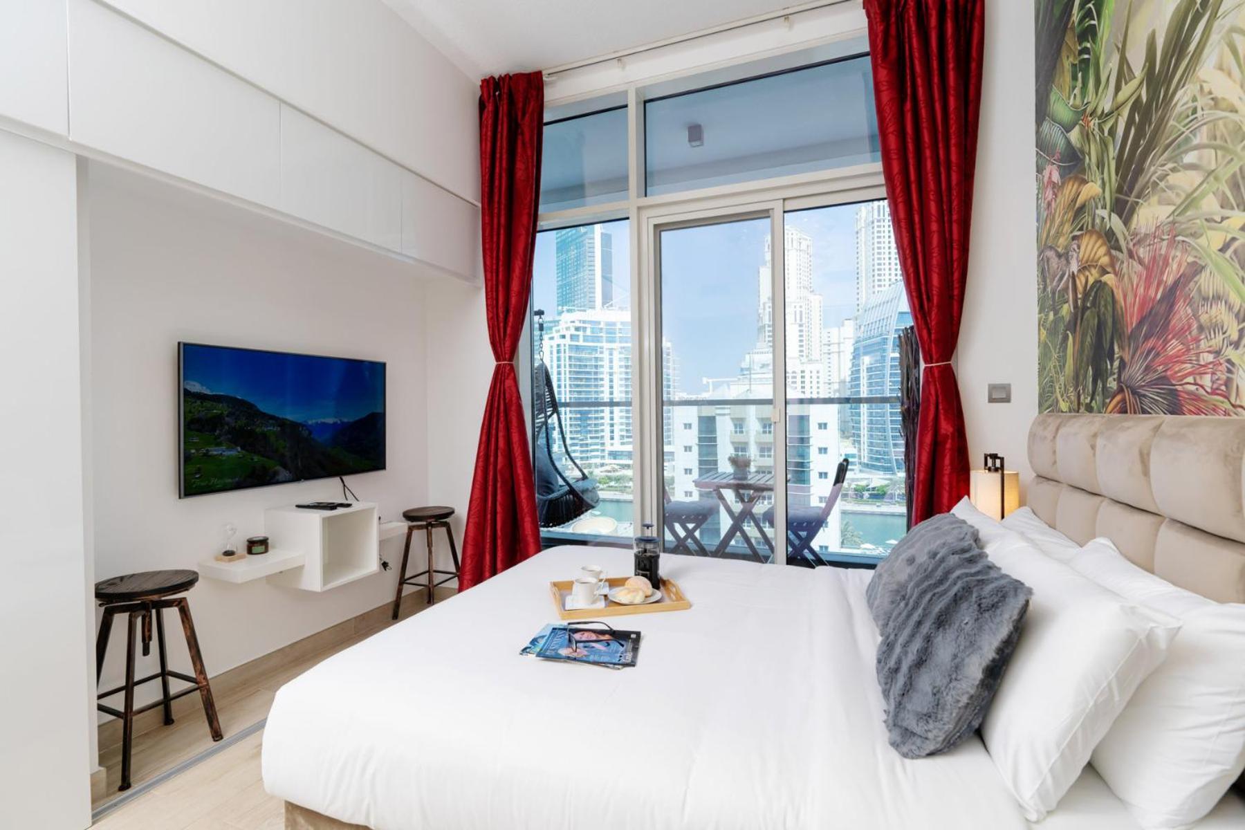 Beautiful Stylish With Marina Views Apartment