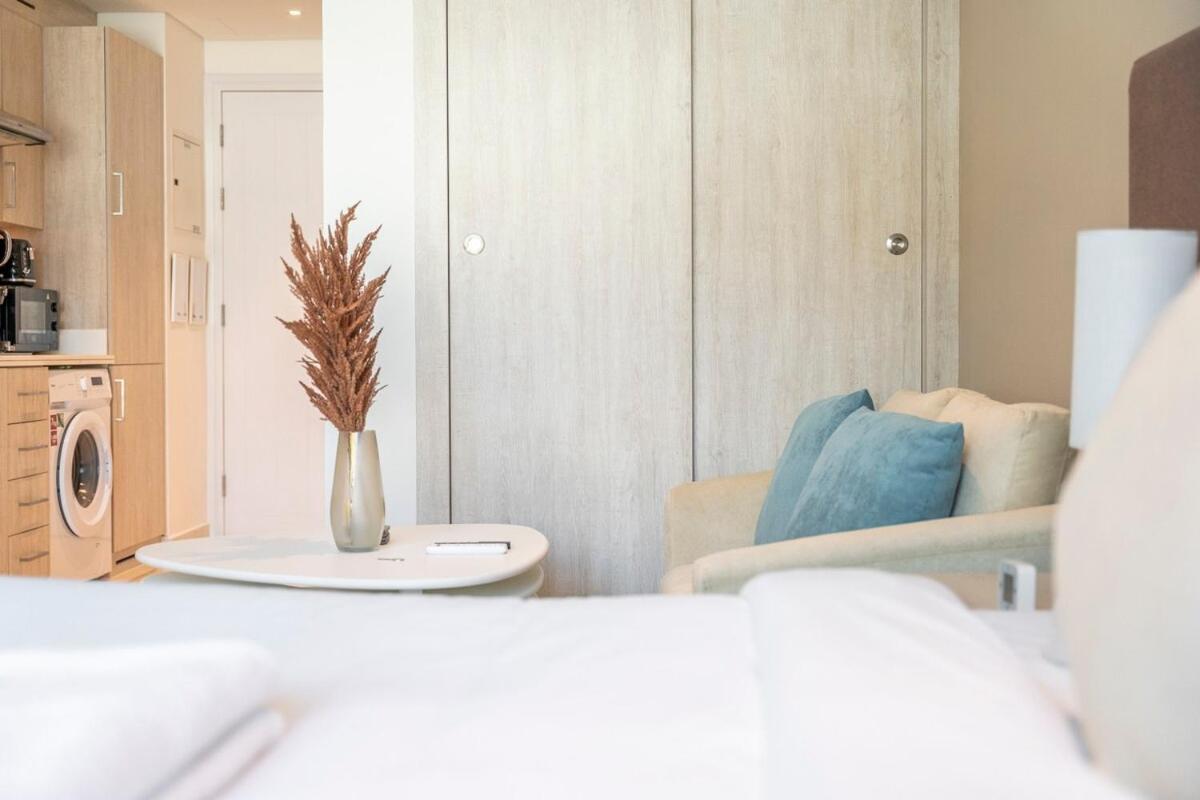 Apartment Cozy With Easy Access To The In Palm Jumeirah!