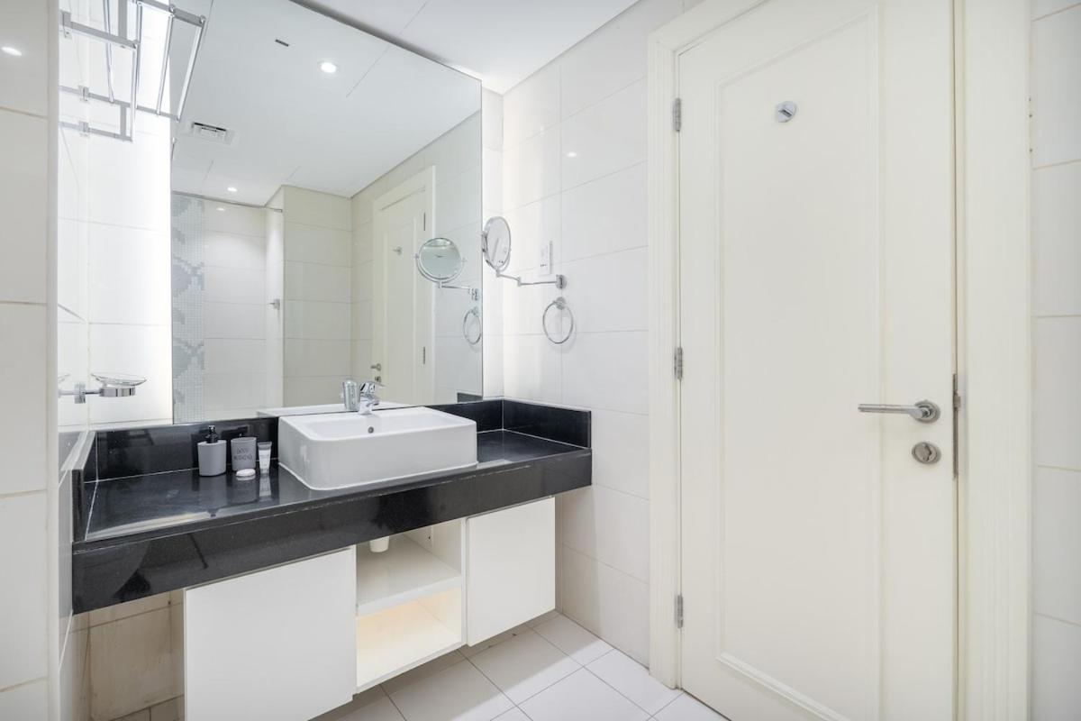 Modern Studio In Business Bay With Well Organized Space! * Dubai