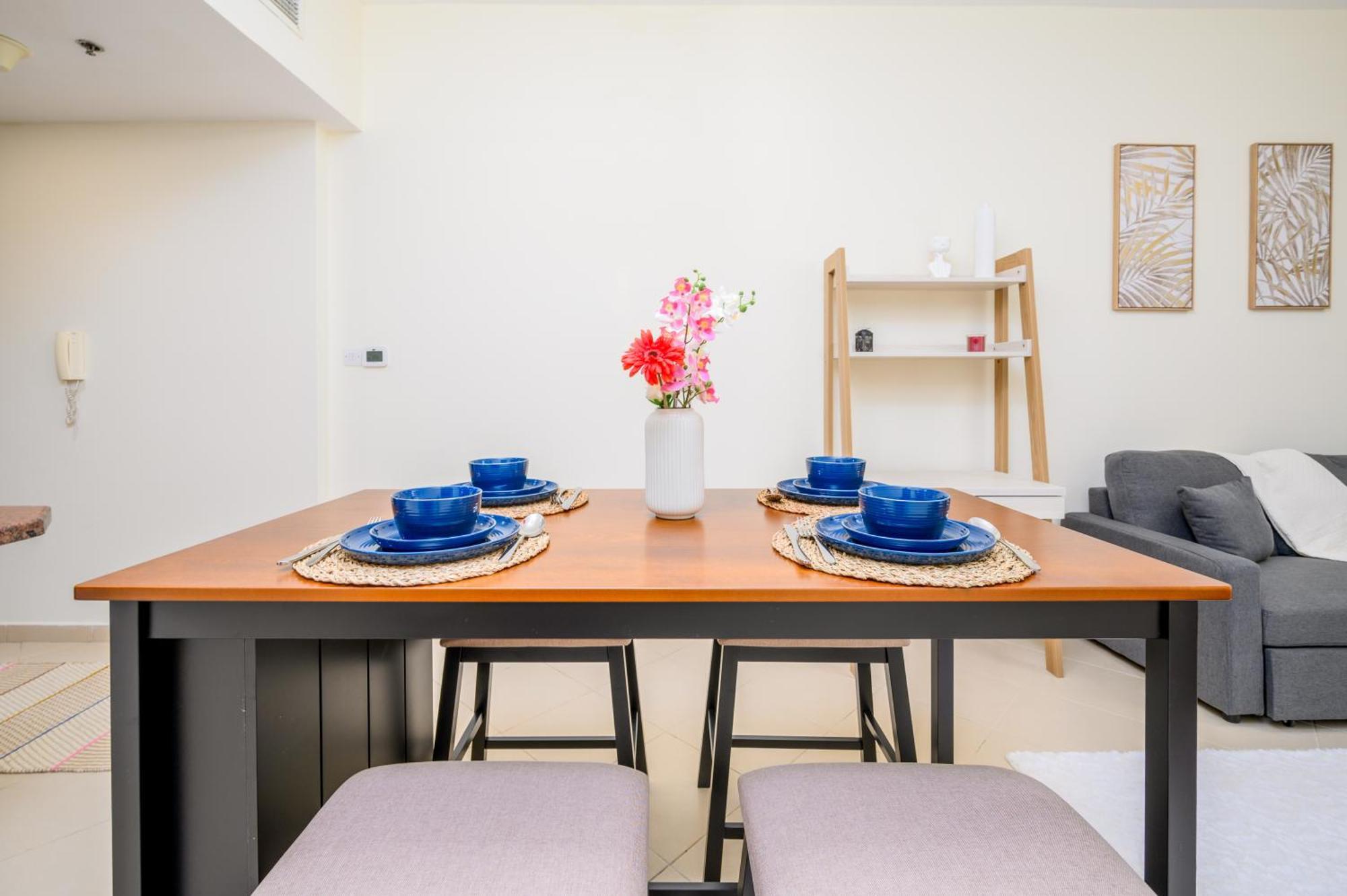 Luxurious 1-br In Active Marina *