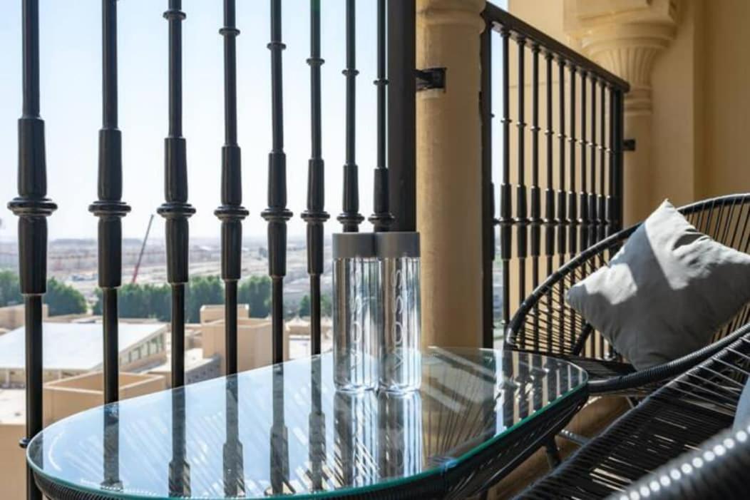 Stylish 1-bedroom Retreat With Pool In Vibrant Jumeirah Golf Estates Apartment