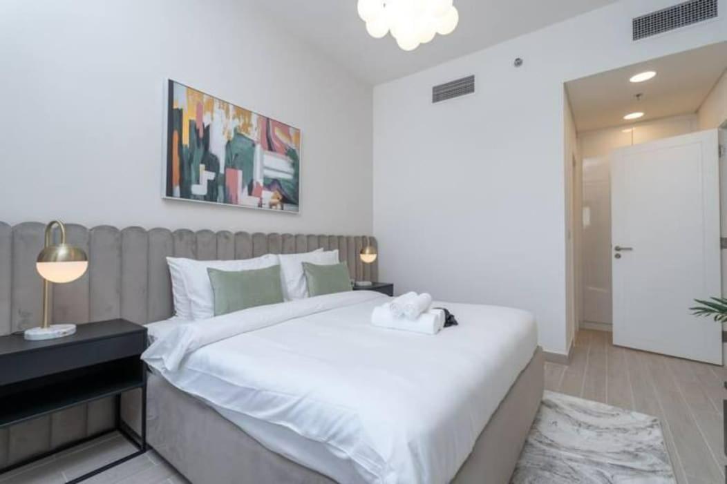 Stylish 1-bedroom Retreat With Pool In Vibrant Jumeirah Golf Estates Apartment Dubai