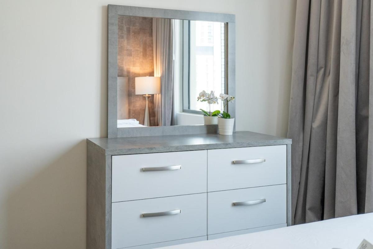 Chic 1br Flat Stunning Views In Hills