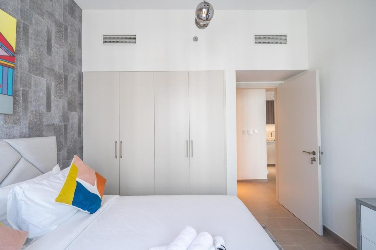 Chic 1br Flat Stunning Views In Hills Dubai
