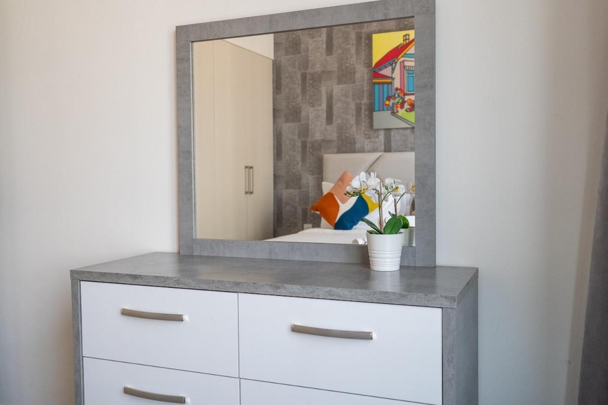 Chic 1br Flat Stunning Views In Hills Apartment *