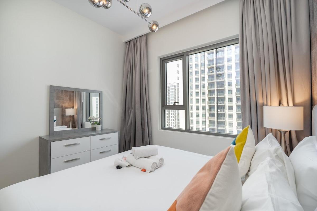 Chic 1br Flat Stunning Views In Hills Apartment Dubai