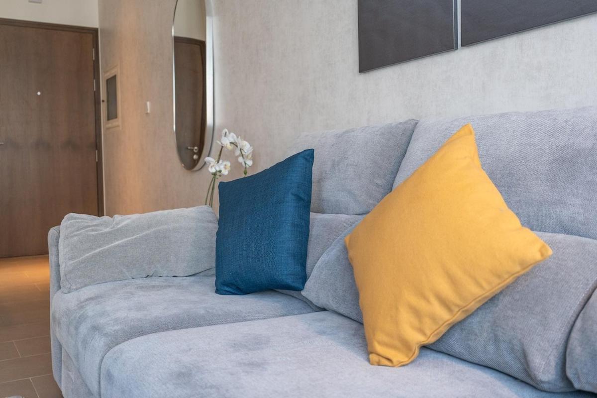 Chic 1br Flat Stunning Views In Hills Apartment Dubai