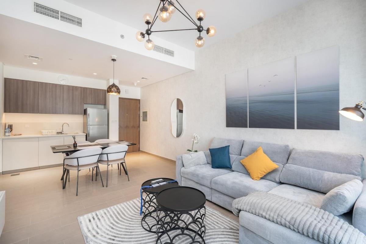 Chic 1br Flat Stunning Views In Hills Apartment Dubai
