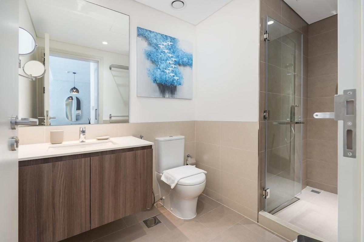 Chic 1br Flat Stunning Views In Hills * Dubai