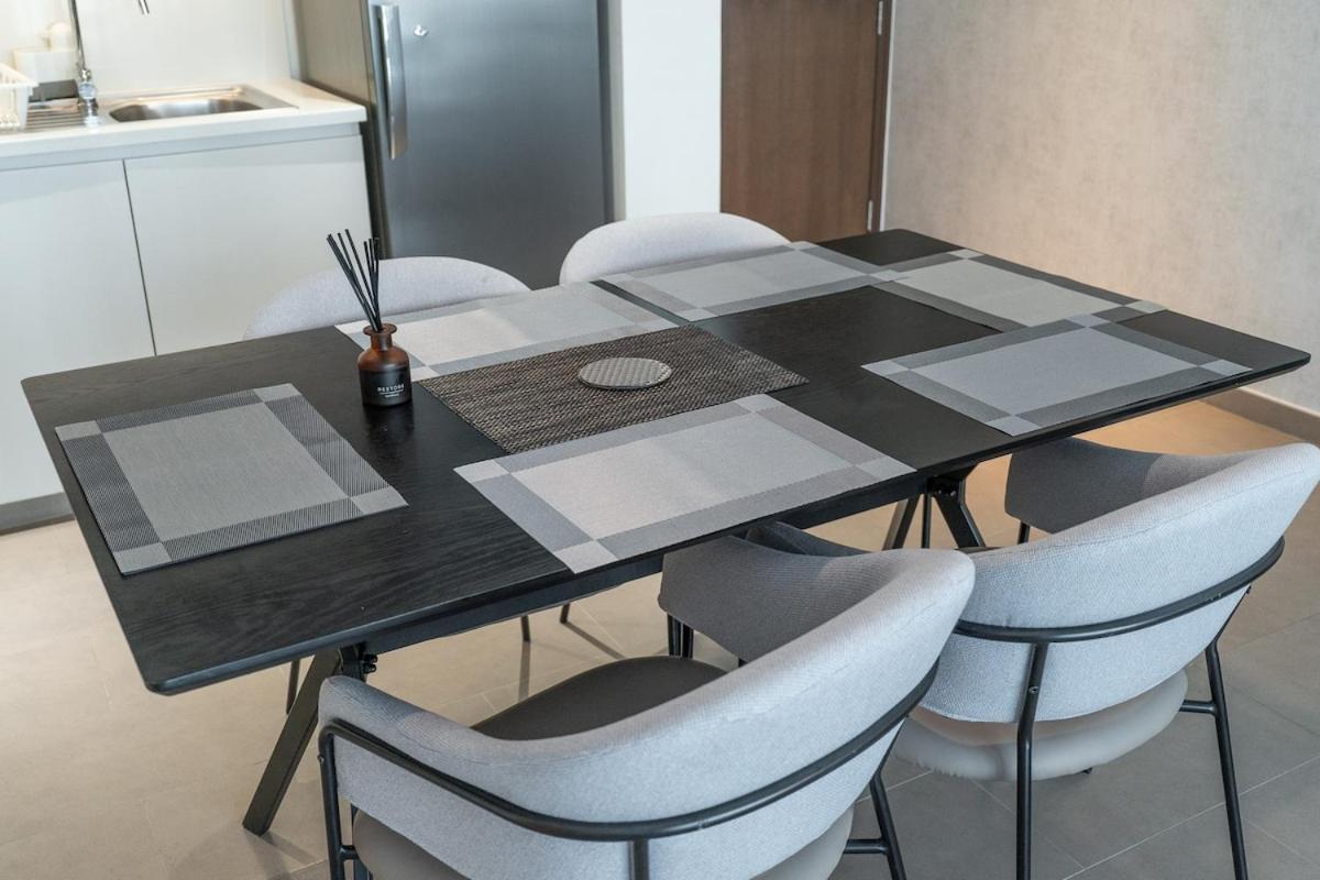 Apartment Chic 1br Flat Stunning Views In Hills