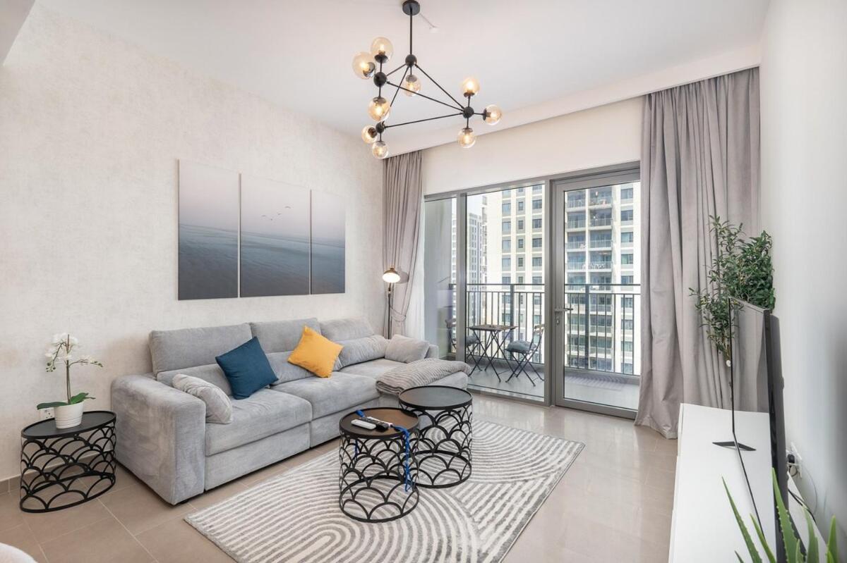 Chic 1br Flat Stunning Views In Hills Dubai
