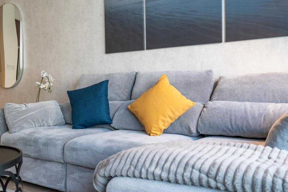 Chic 1br Flat Stunning Views In Hills * Dubai