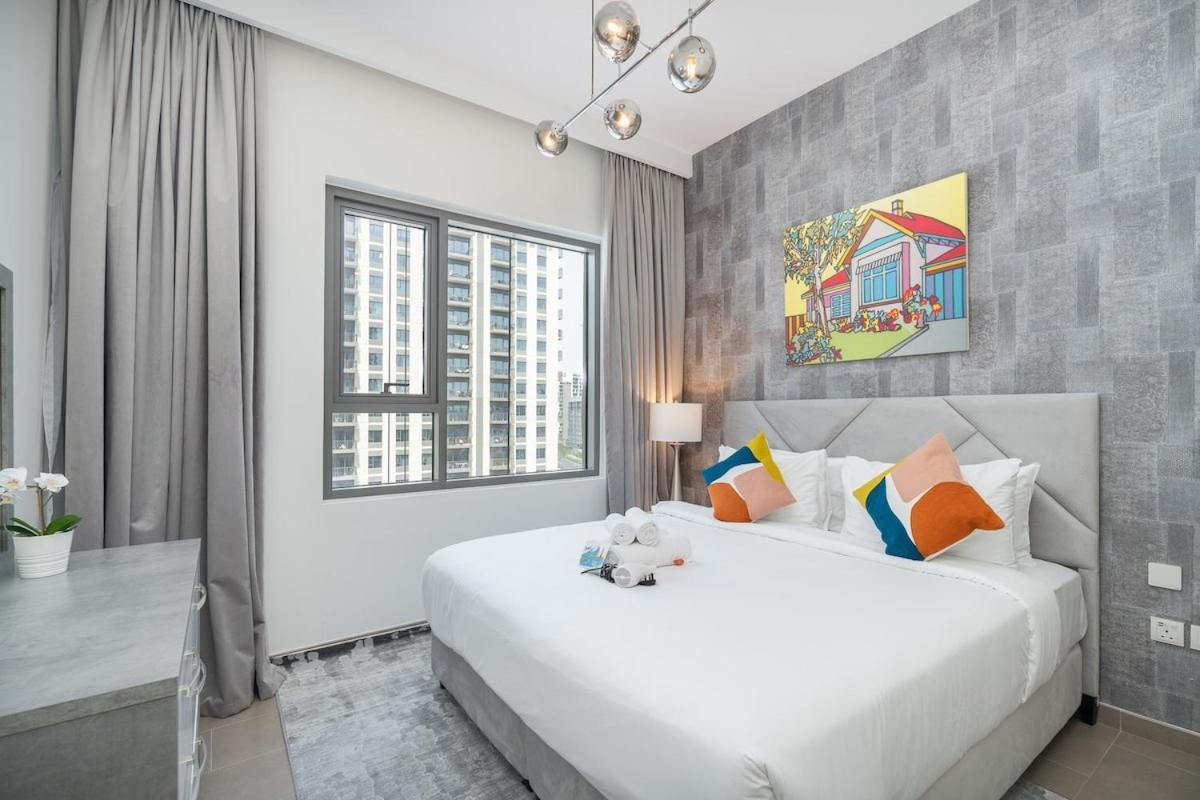 Chic 1br Flat Stunning Views In Hills Apartment Dubai