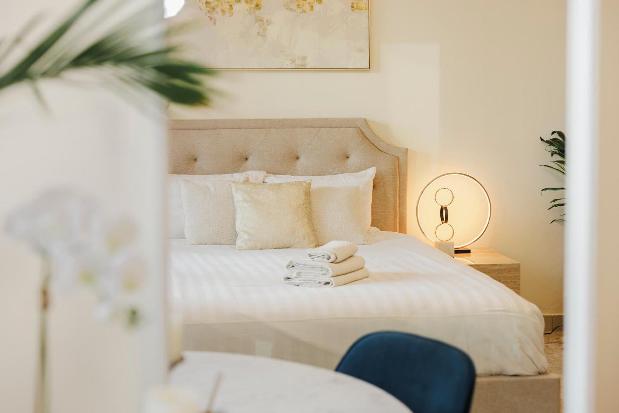 Sophisticated In The Heart Of Dubai, Walk From Burj Apartment *