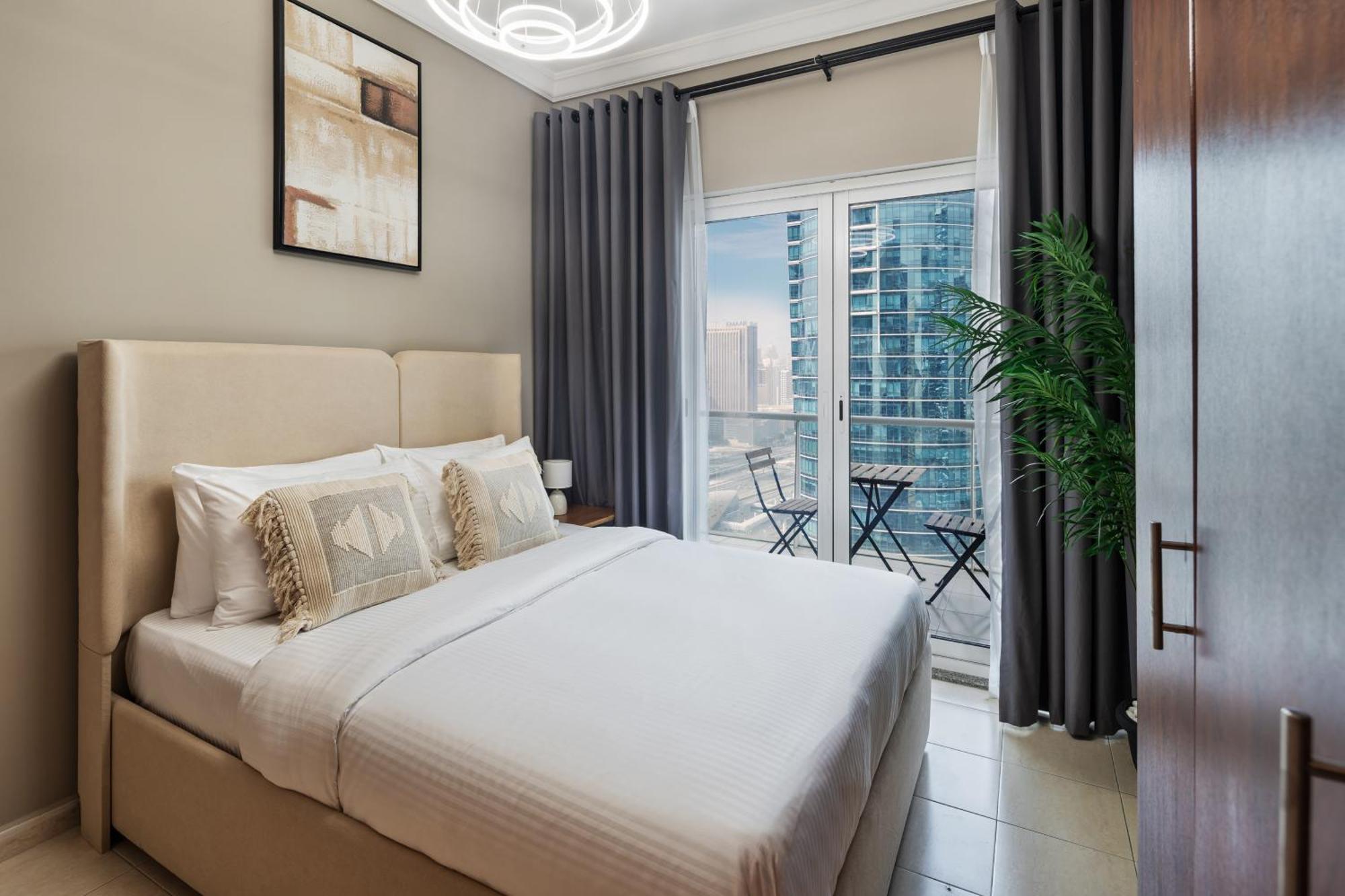 Upscale In Jlt Near Metro *
