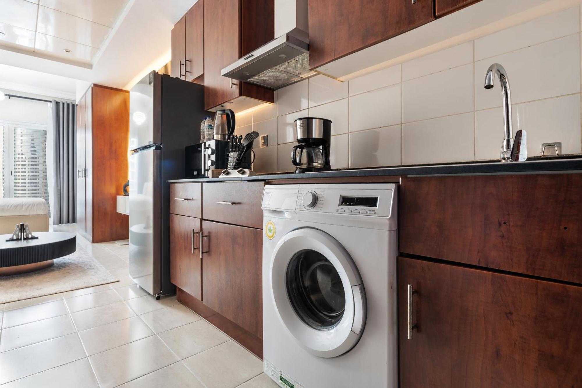 Upscale In Jlt Near Metro Apartment Dubai