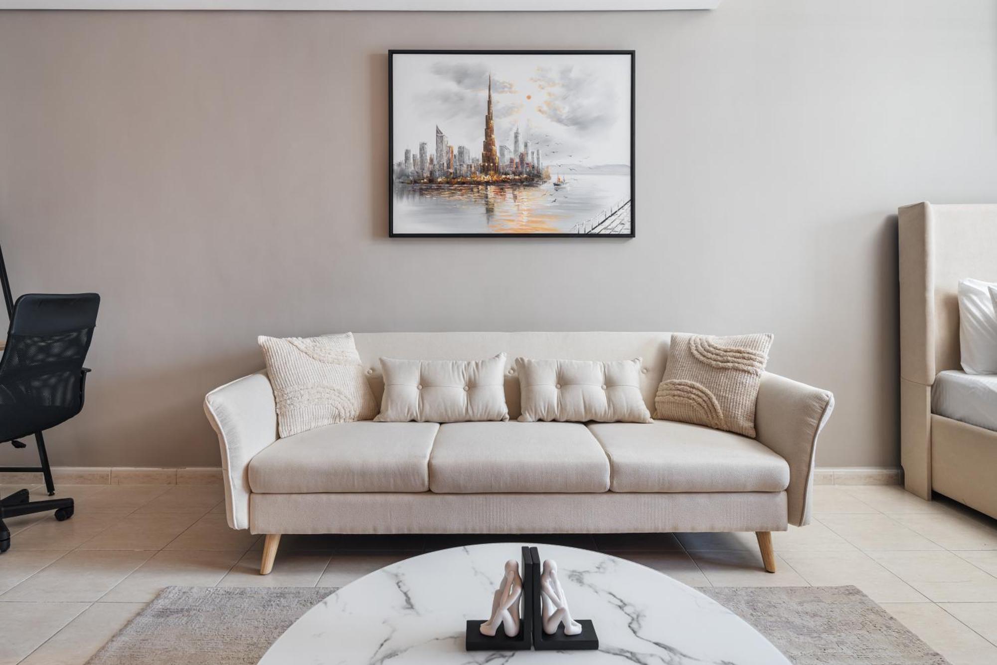 Upscale In Jlt Near Metro