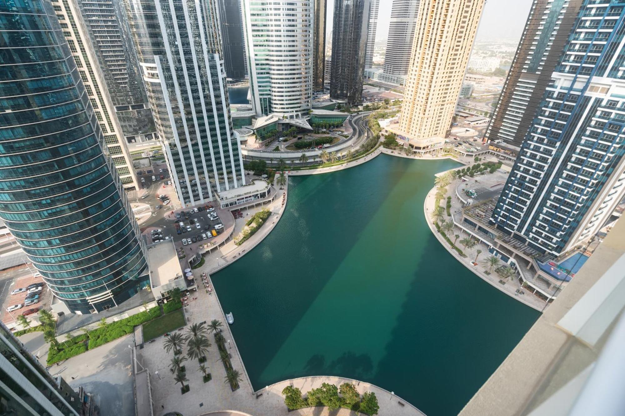Upscale In Jlt Near Metro Apartment Dubai