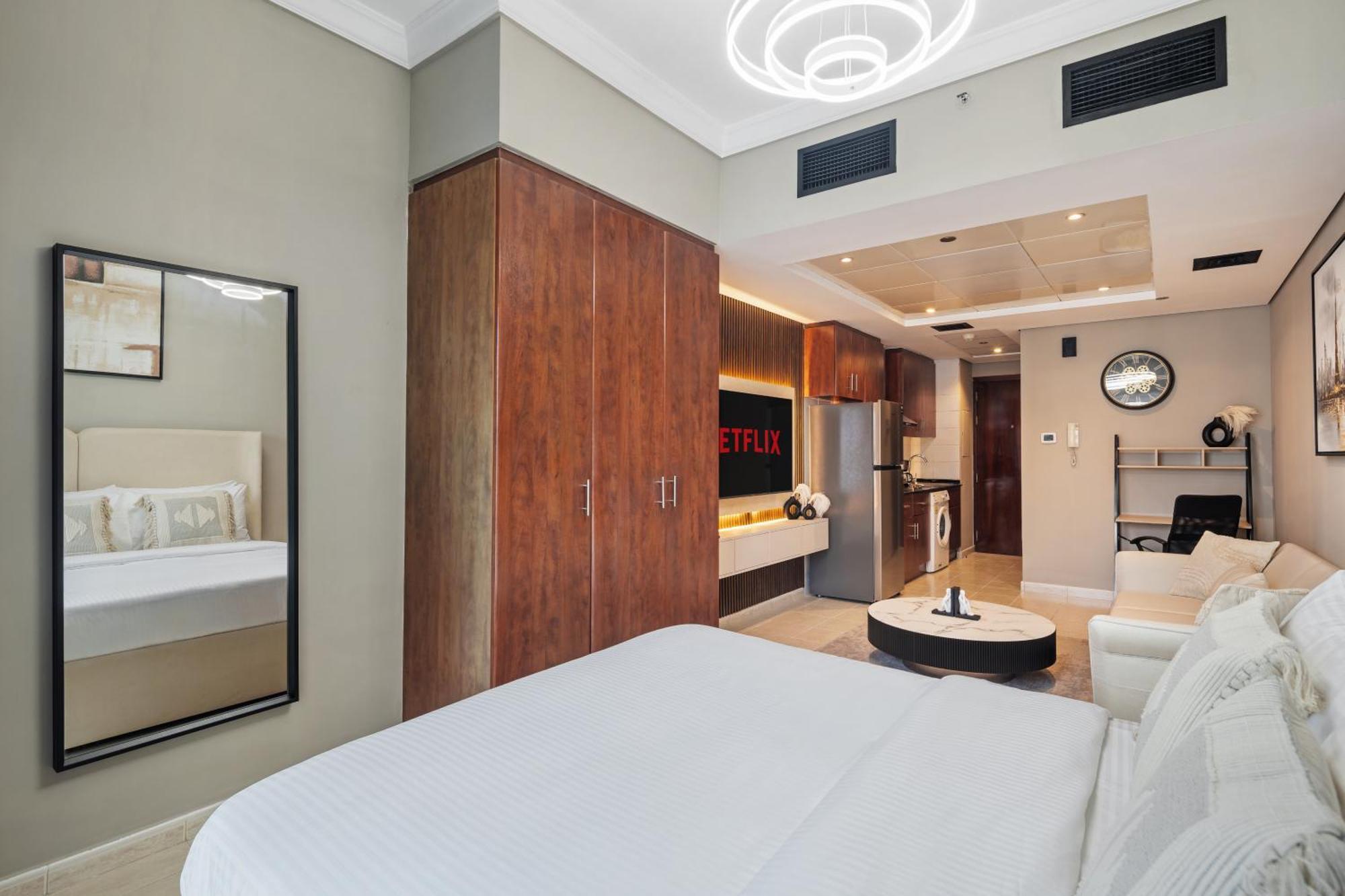 Apartment Upscale In Jlt Near Metro Dubai