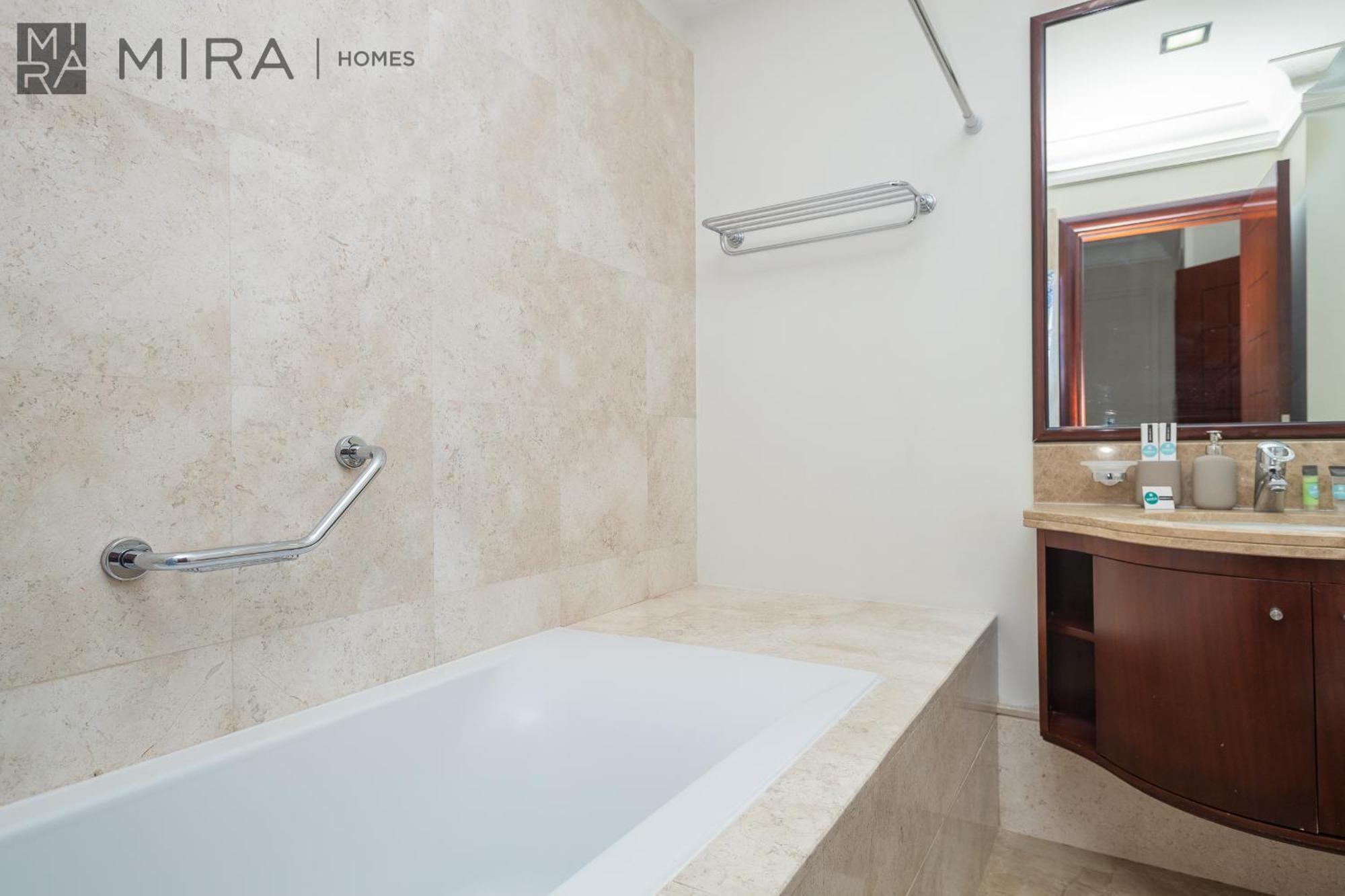 Mira Homes - Spacious 2 Bedroom With Patio In Palm Jumeirah Apartment *