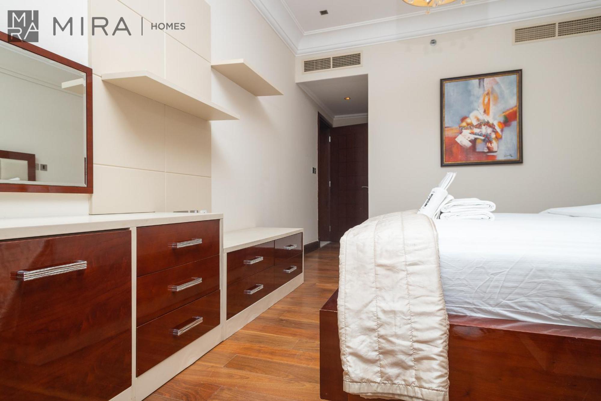 Mira Homes - Spacious 2 Bedroom With Patio In Palm Jumeirah Dubai