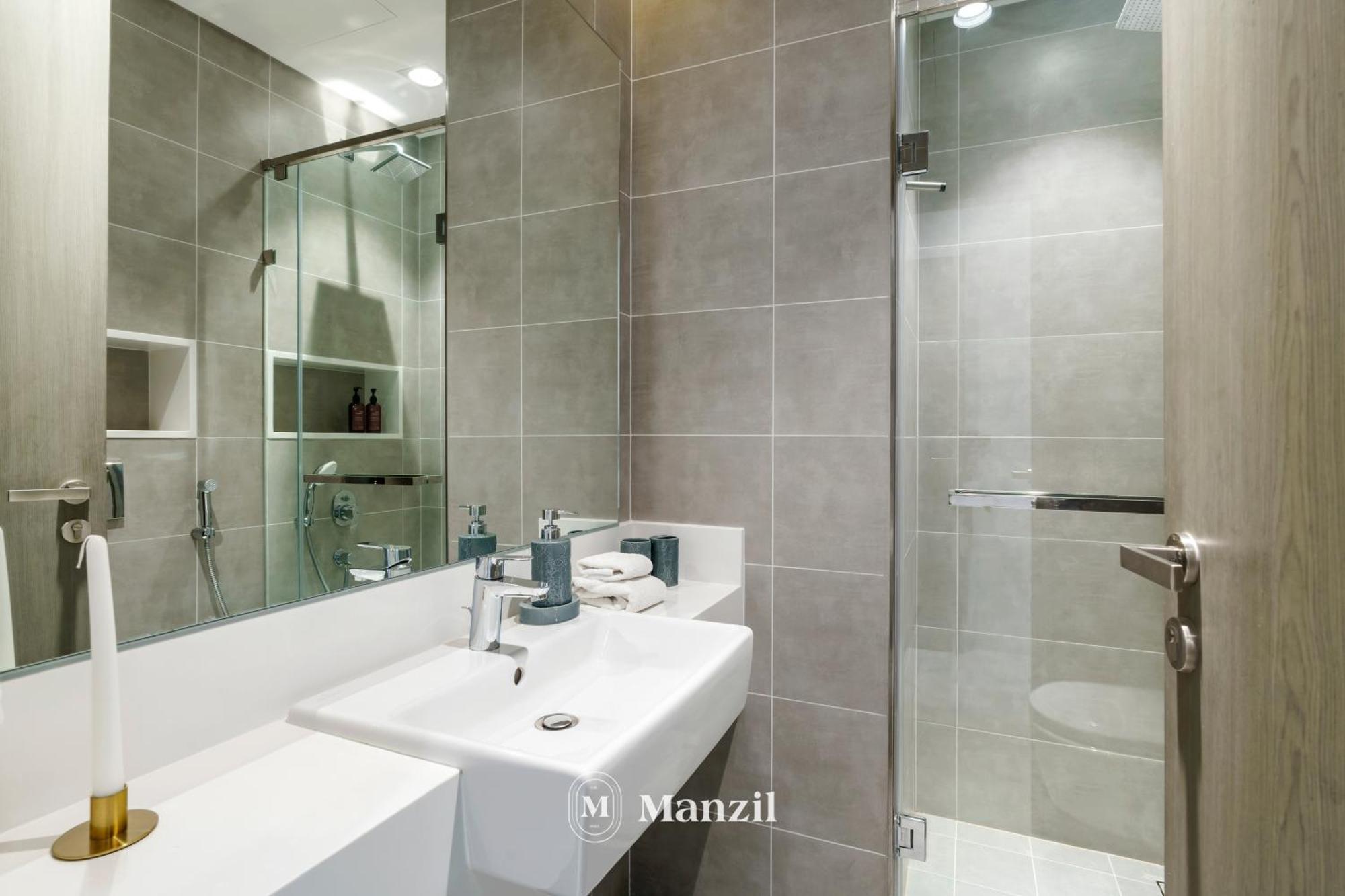 Apartment Manzil - 2br In District One With Lagoon & Burj Views