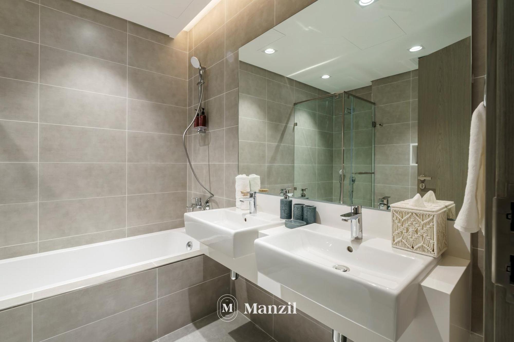 Manzil - 2br In District One With Lagoon & Burj Views
