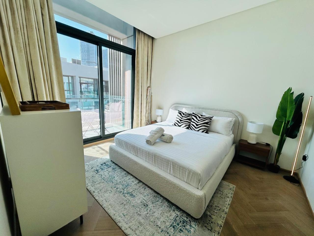 Premium 1bhk In Signature Living, Jvc! Pool View Dubai
