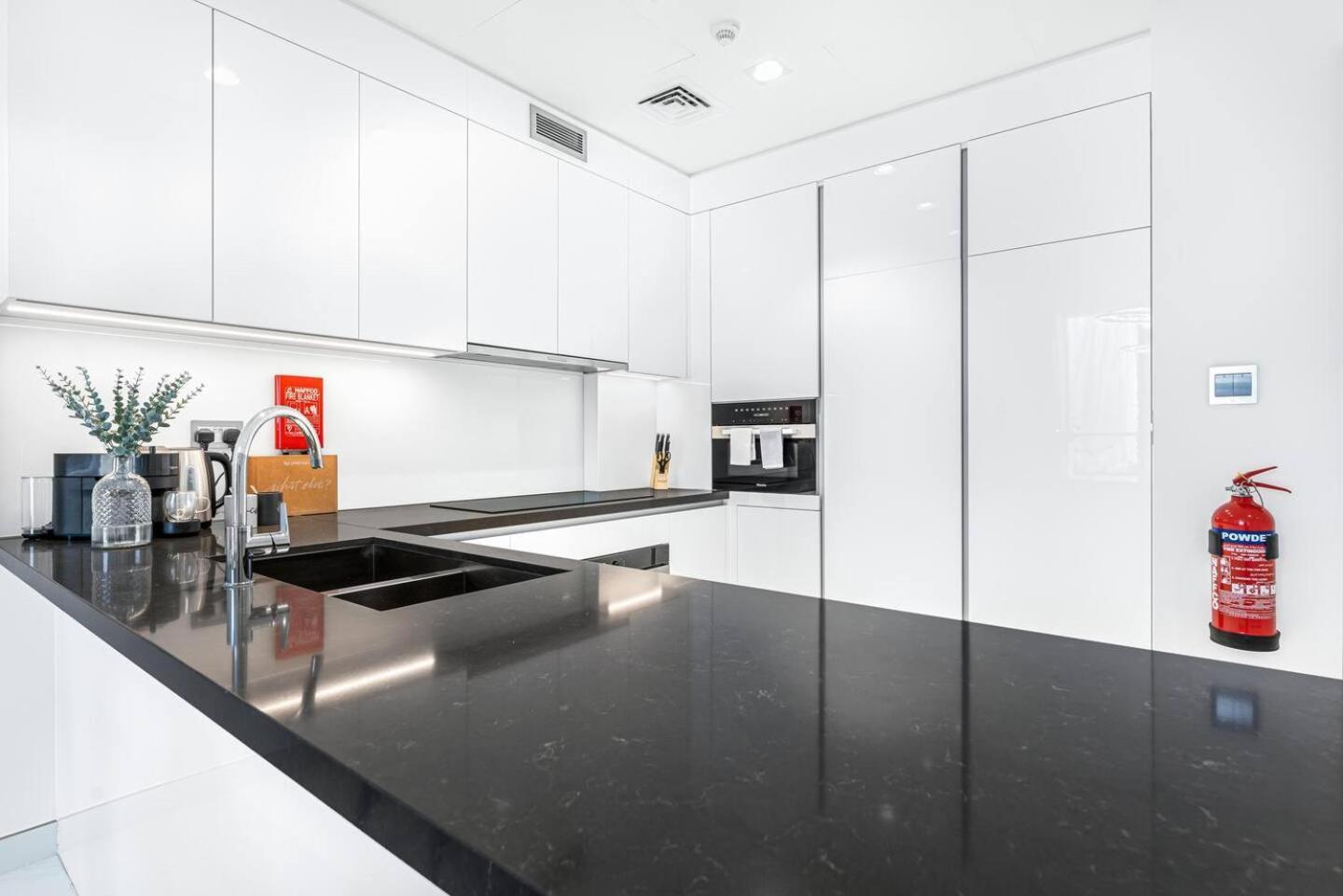 Apartment District One Residences 11 *