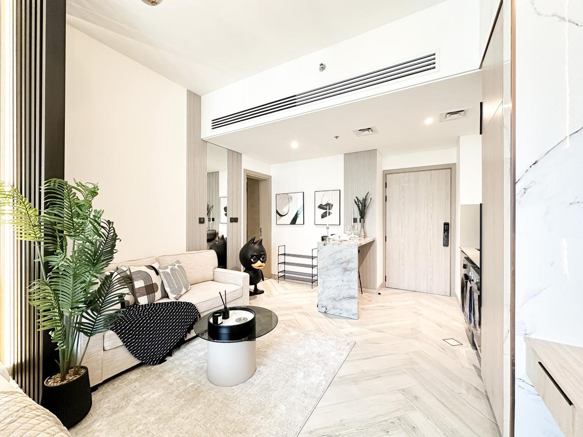 Apartment Indulge In A Regal Retreat At Jvc