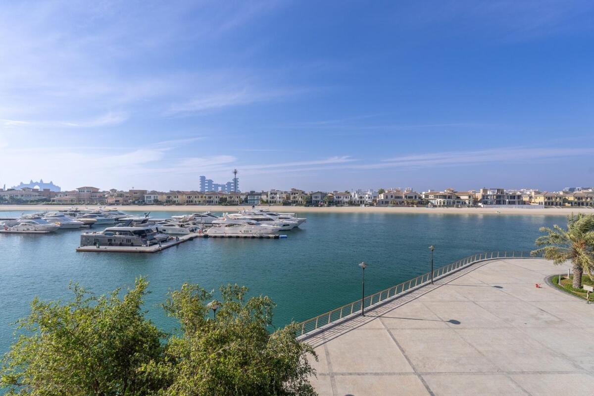 Glorious 3-bedroom With Beach Views At Tiara Residences In Palm Jumeirah Apartment Dubai