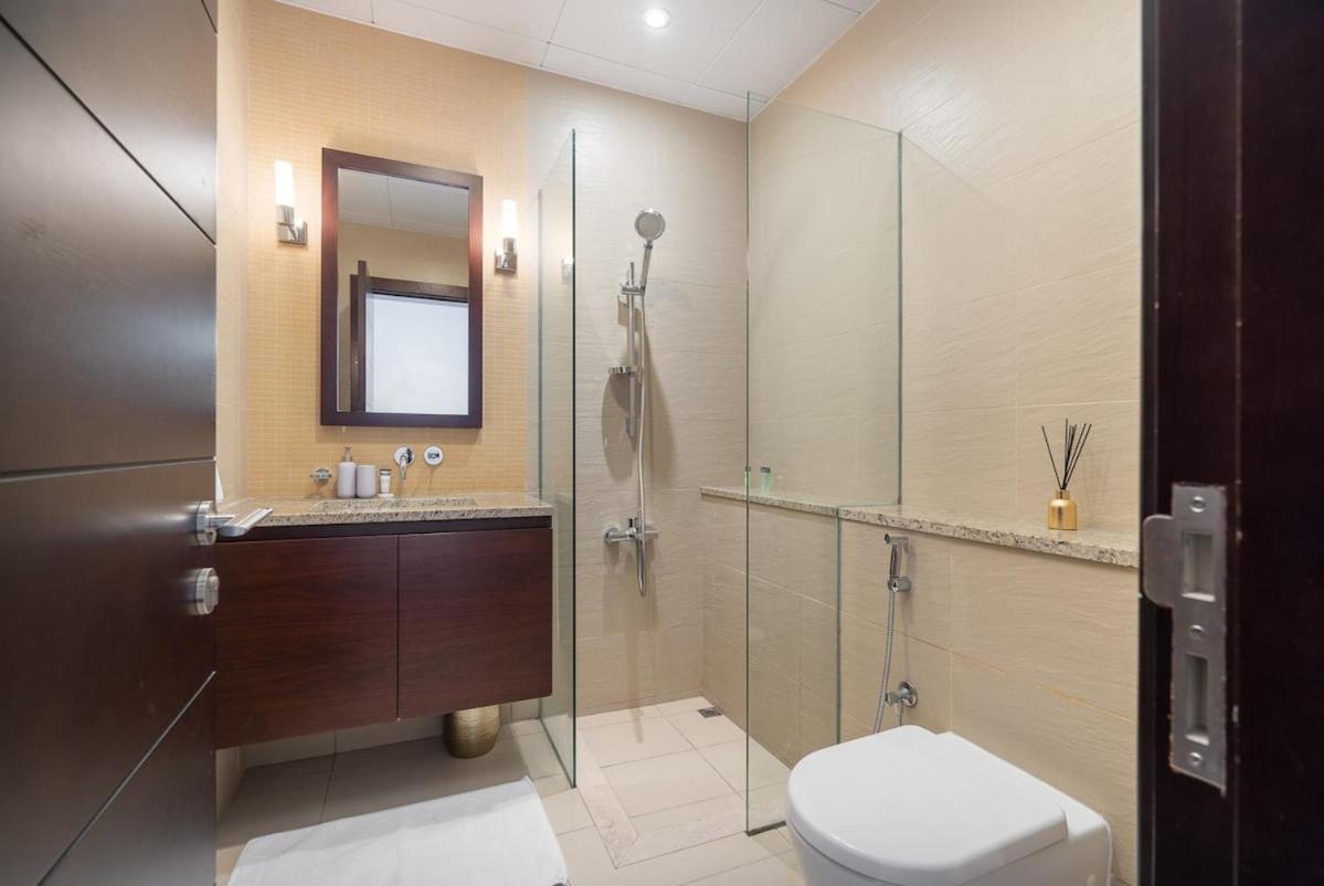 Glorious 3-bedroom With Beach Views At Tiara Residences In Palm Jumeirah Apartment *